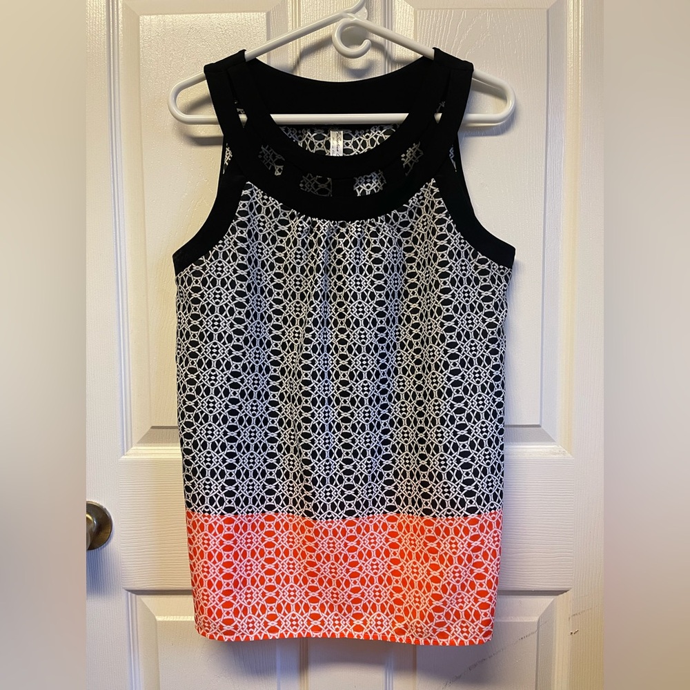 Black and White Geometric Top